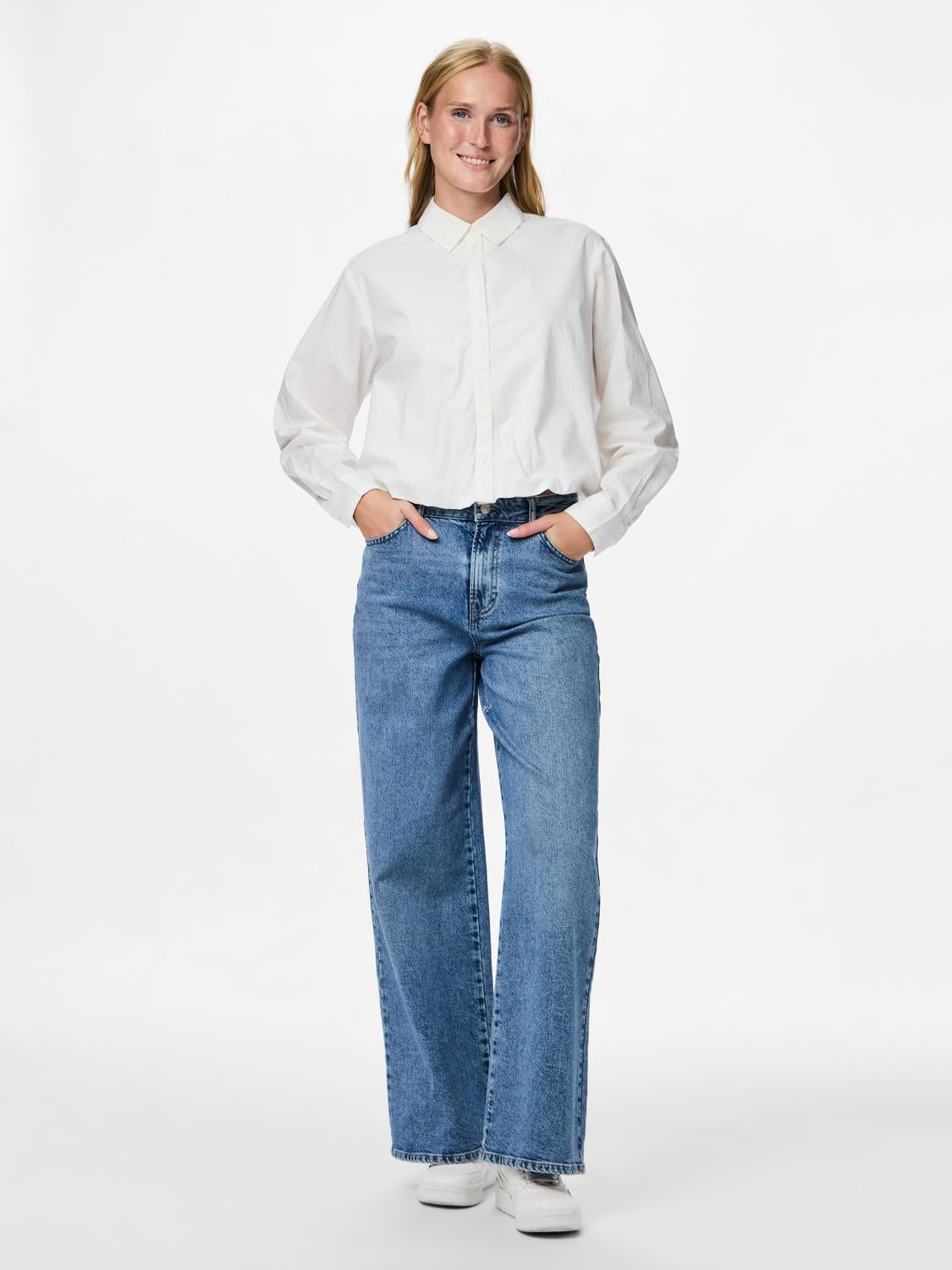 model_shot-front_full